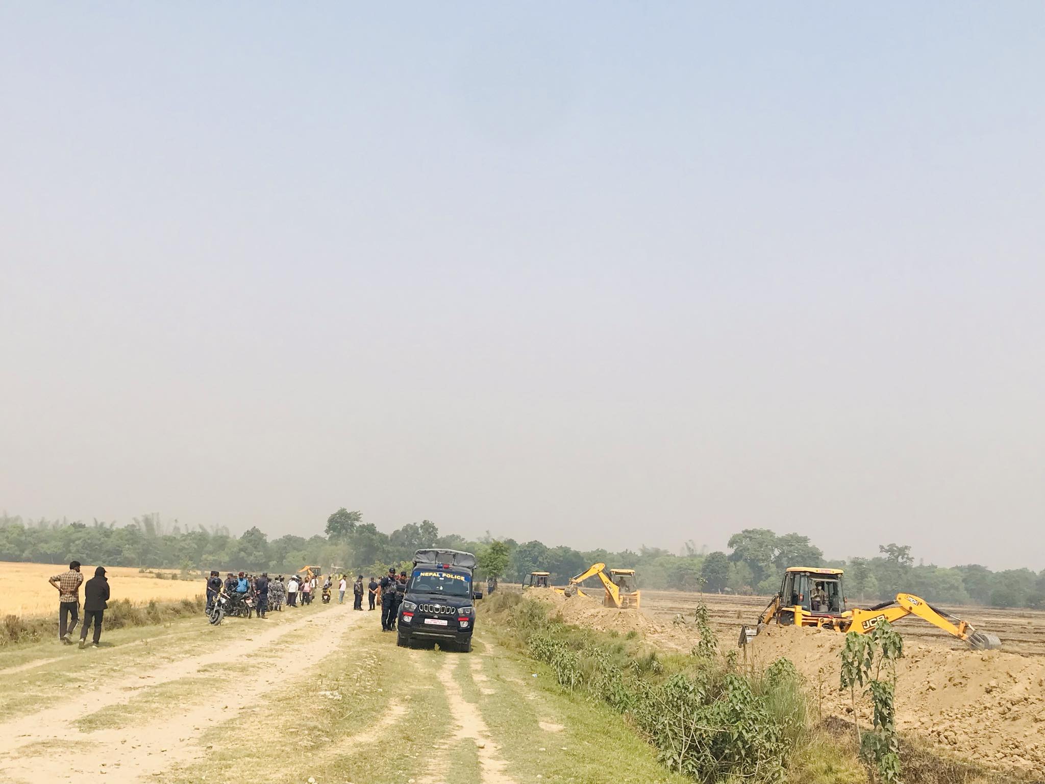 बाढी पछिको अतिक्रमणले बिलाएको पुरैना ताल पुन:स्थापना गरिदै ।