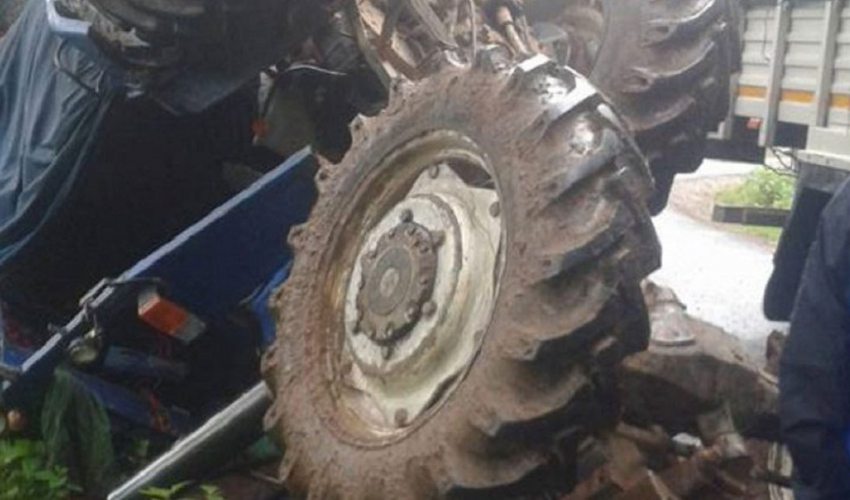 कैलालीमा जन्ती बोकेको ट्याक्टर दुर्घटना, ६ जना घाइते