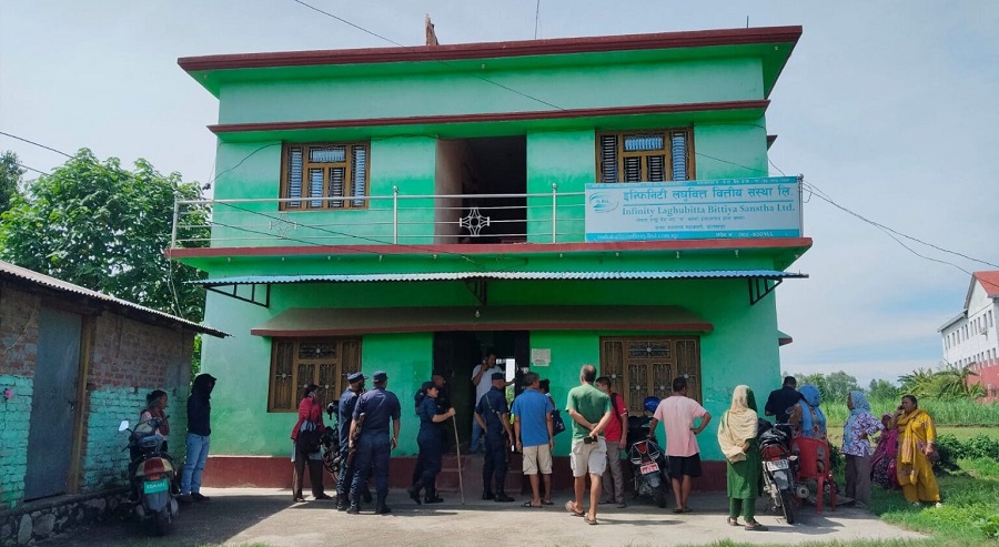 कञ्चनपुरमा लघुवित्त विवाद: जमिन गयो, ऋण पनि बाँकी